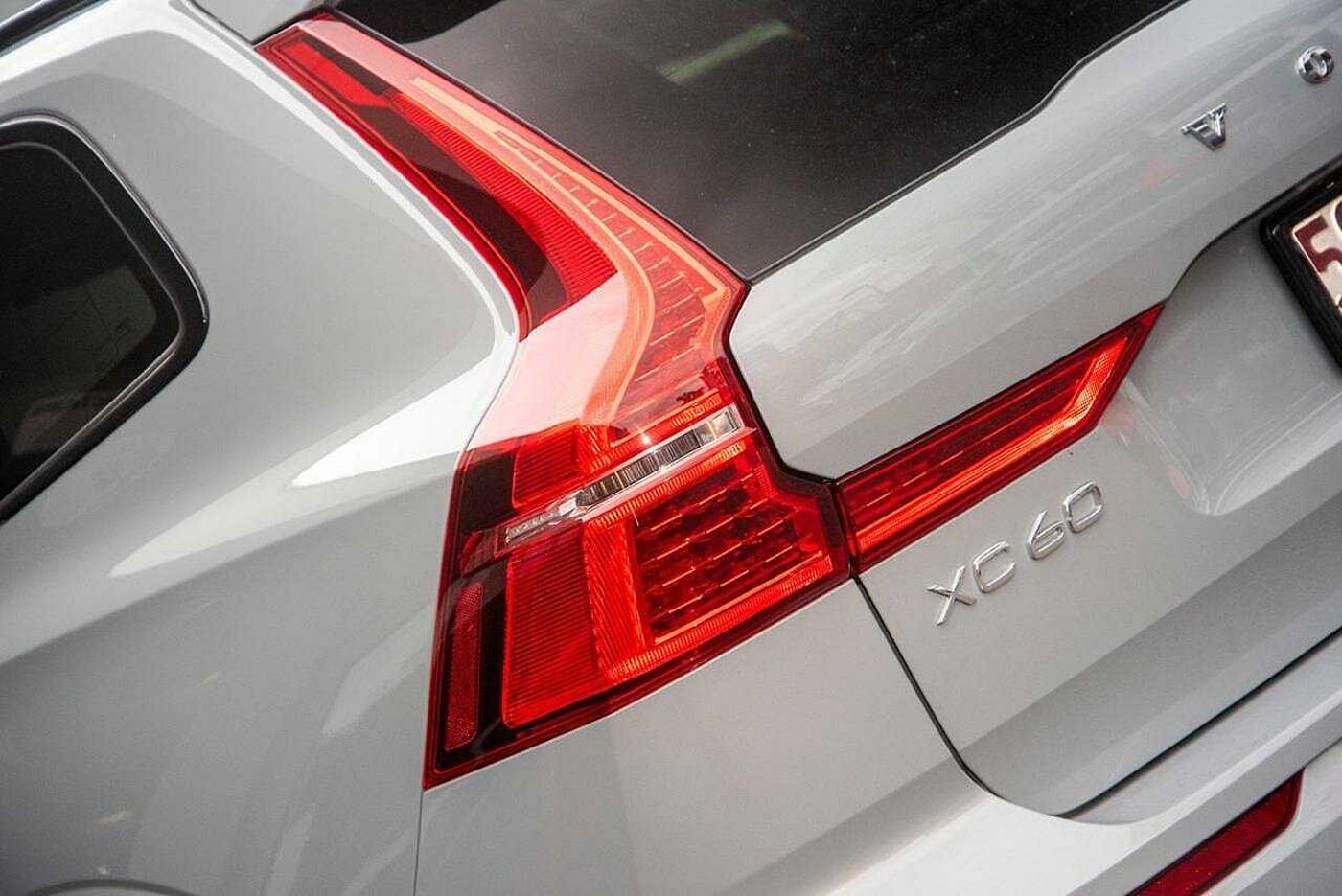 Volvo  XC60 Recharge Plus, T8 AWD Plug-In Hybrid, Electric/Petrol, Dark