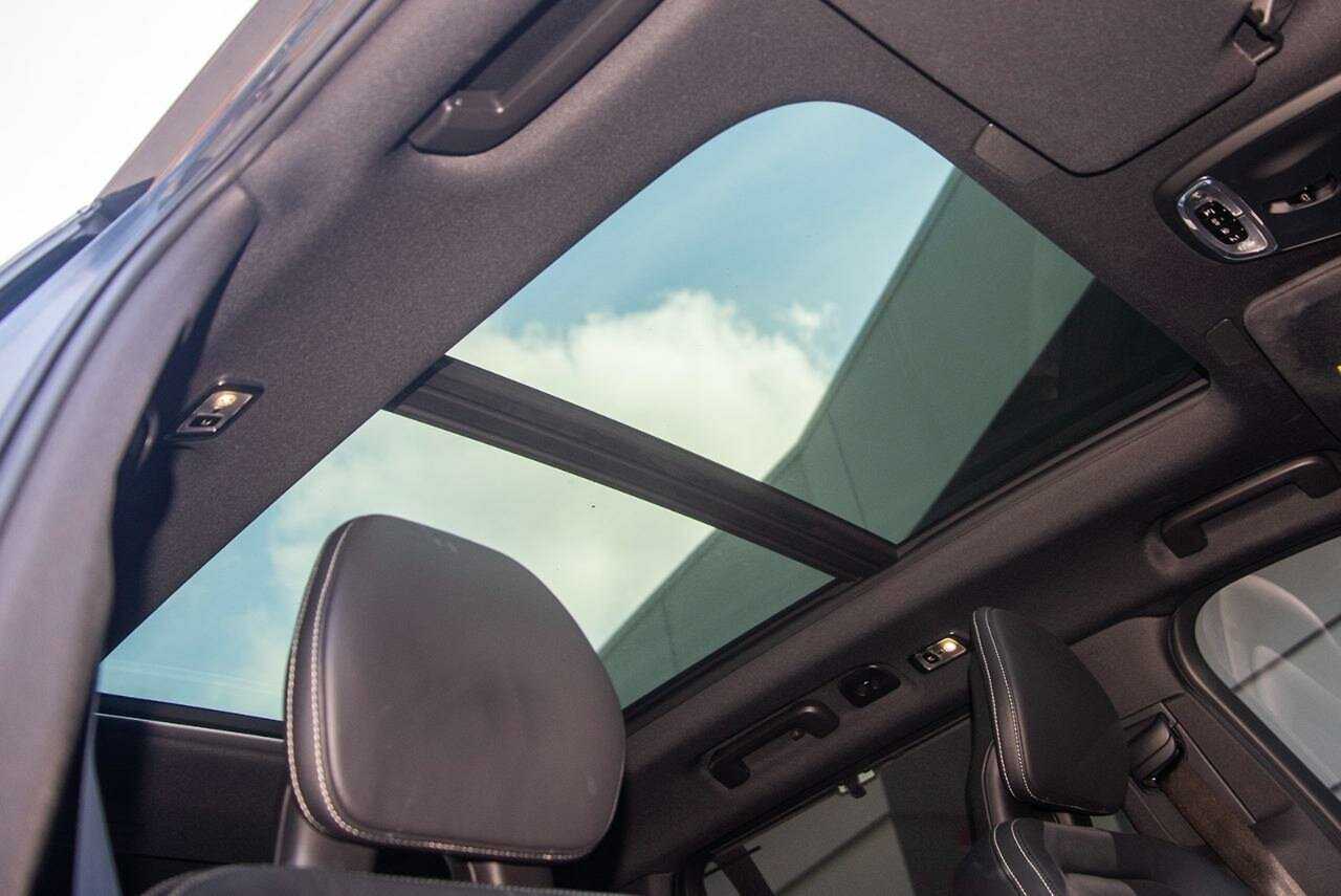 Volvo  XC90 Recharge R-Design, T8 AWD plug-in hybrid, 7 Seats