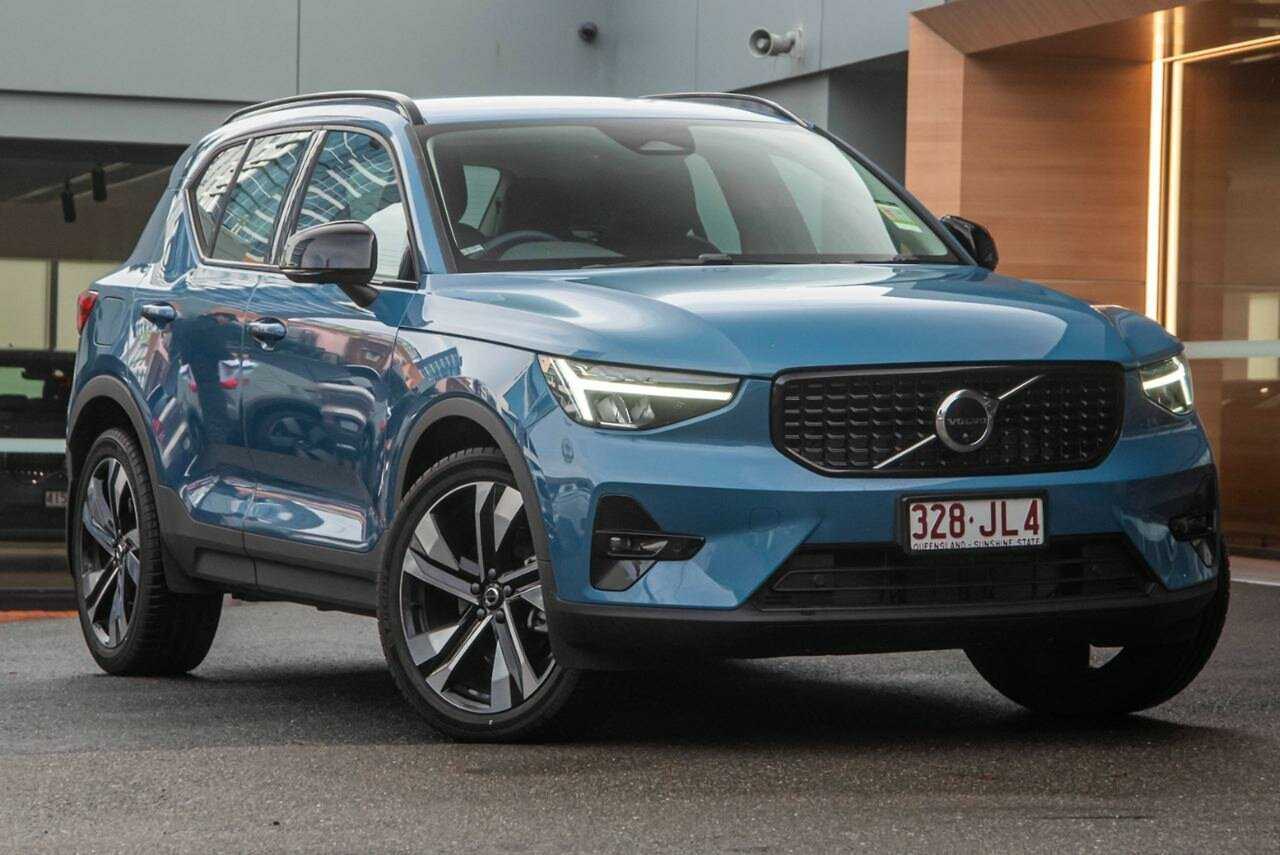 Volvo  XC40 Ultimate, B5 Mild Hybrid, Petrol, Dark