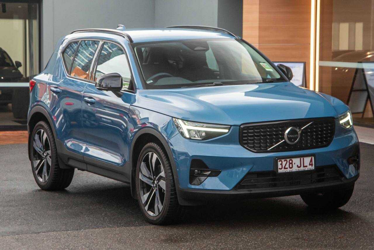 Volvo  XC40 Ultimate, B5 Mild Hybrid, Petrol, Dark