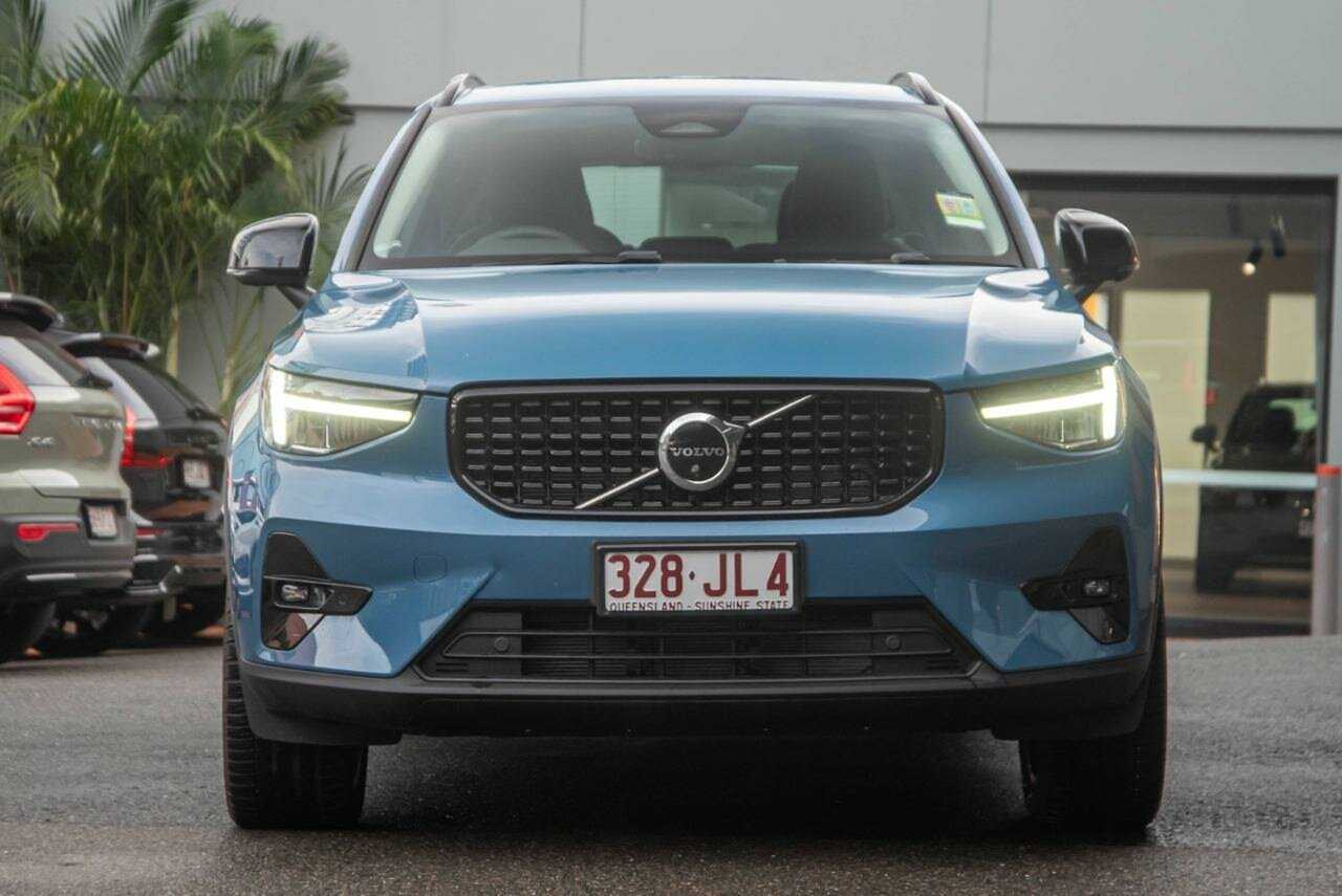 Volvo  XC40 Ultimate, B5 Mild Hybrid, Petrol, Dark