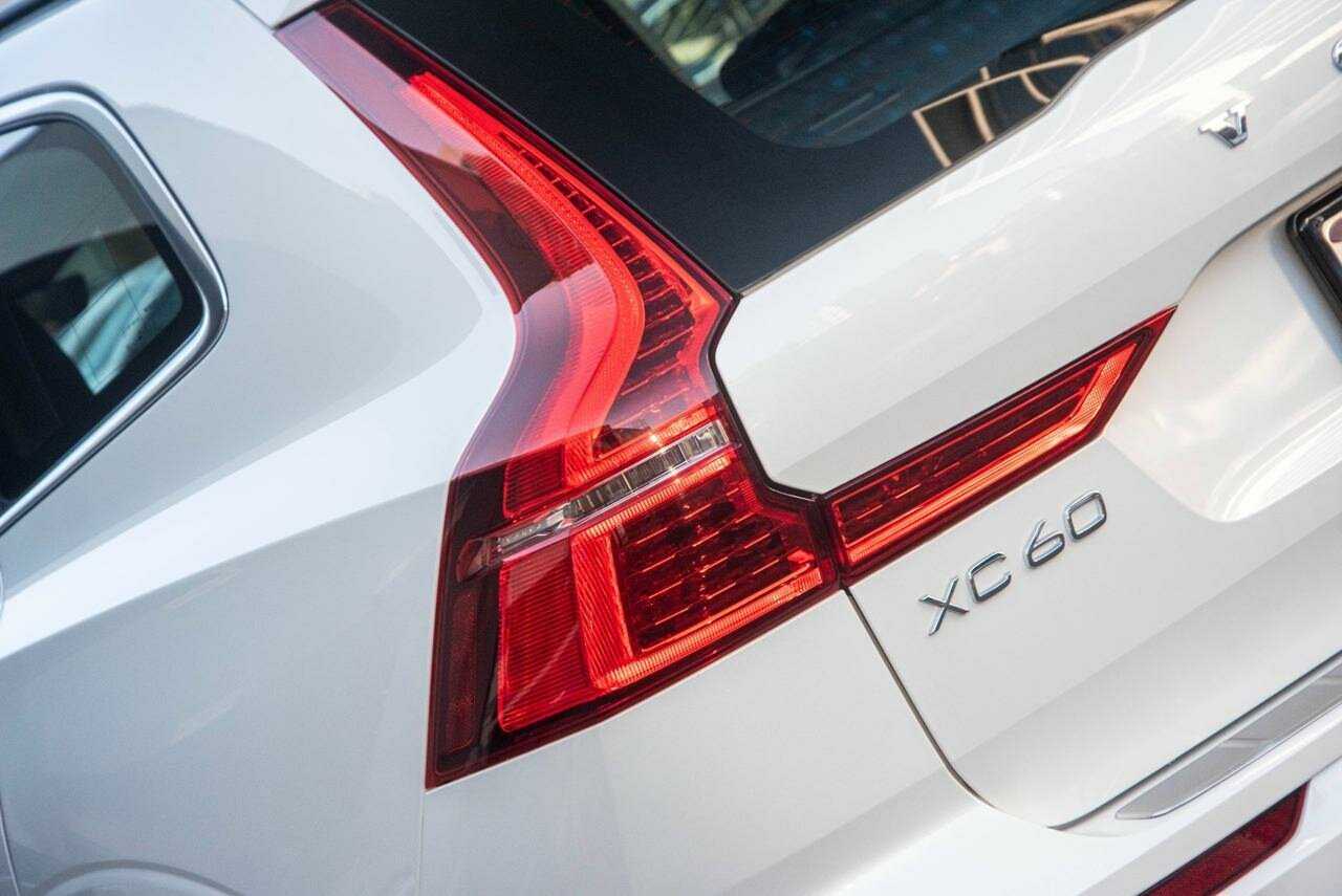 Volvo  XC60 Plus, B5 Mild Hybrid, Petrol