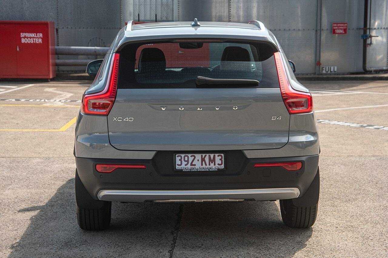 Volvo  XC40 Plus, B4 Mild hybrid, Petrol