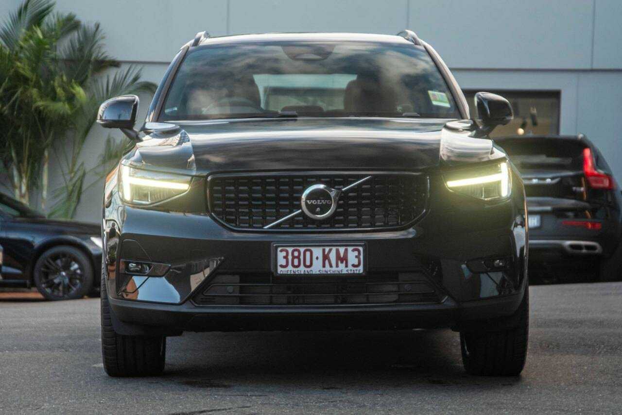 Volvo  XC40 Ultimate, B5 Mild Hybrid, Petrol, Dark