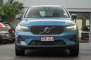 Volvo  XC40 Ultimate, B5 Mild Hybrid, Petrol, Dark