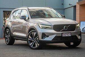 Volvo  XC40 Ultimate, B5 Mild Hybrid, Petrol, Dark