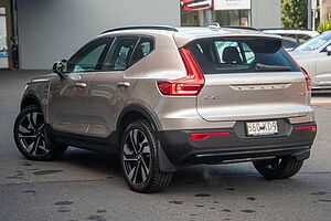 Volvo  XC40 Ultimate, B5 Mild Hybrid, Petrol, Dark