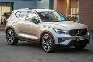 Volvo  XC40 Ultimate, B5 Mild Hybrid, Petrol, Dark