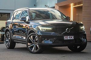 Volvo  XC40 Ultimate, B5 Mild Hybrid, Petrol, Dark